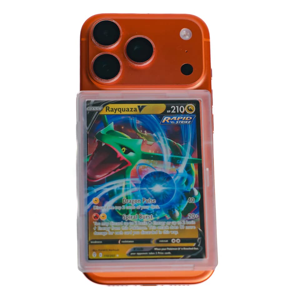 Mag Snap sur iPhone orange avec carte Rayquaza